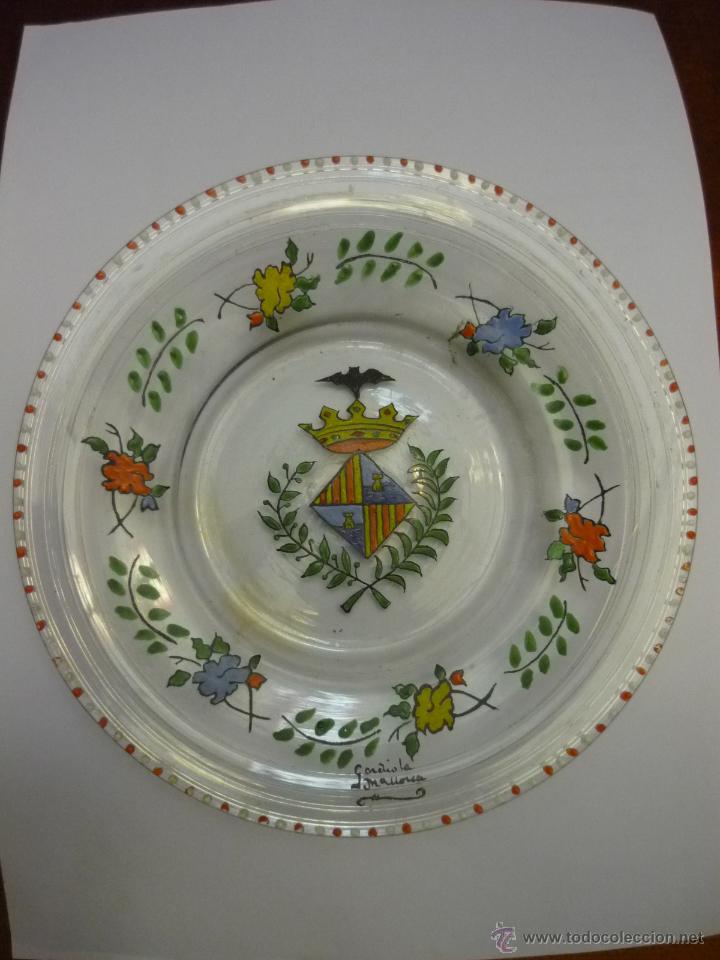 Antigüedades: Plato de cristal esmaltado de Gordiola con escudo de Mallorca. Firmado - Foto 10 - 45953834