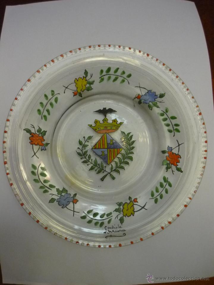 Antigüedades: Plato de cristal esmaltado de Gordiola con escudo de Mallorca. Firmado - Foto 11 - 45953834