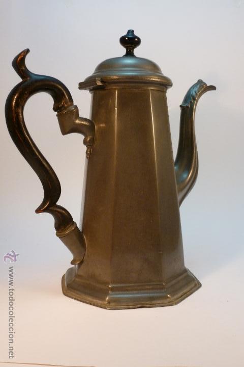 Antig&uuml;edades: CAFETERA DE METAL CON ASA DE MADERA - Foto 3