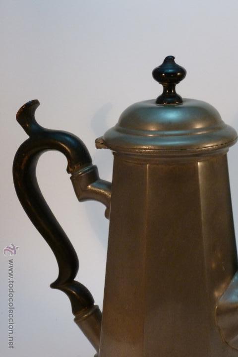 Antig&uuml;edades: CAFETERA DE METAL CON ASA DE MADERA - Foto 8