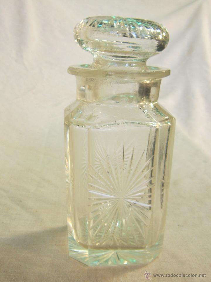 Antig&uuml;edades: BOTELLA DE LICOR TALLADA