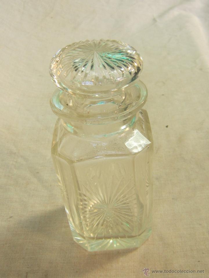 Antig&uuml;edades: BOTELLA DE LICOR TALLADA - Foto 2