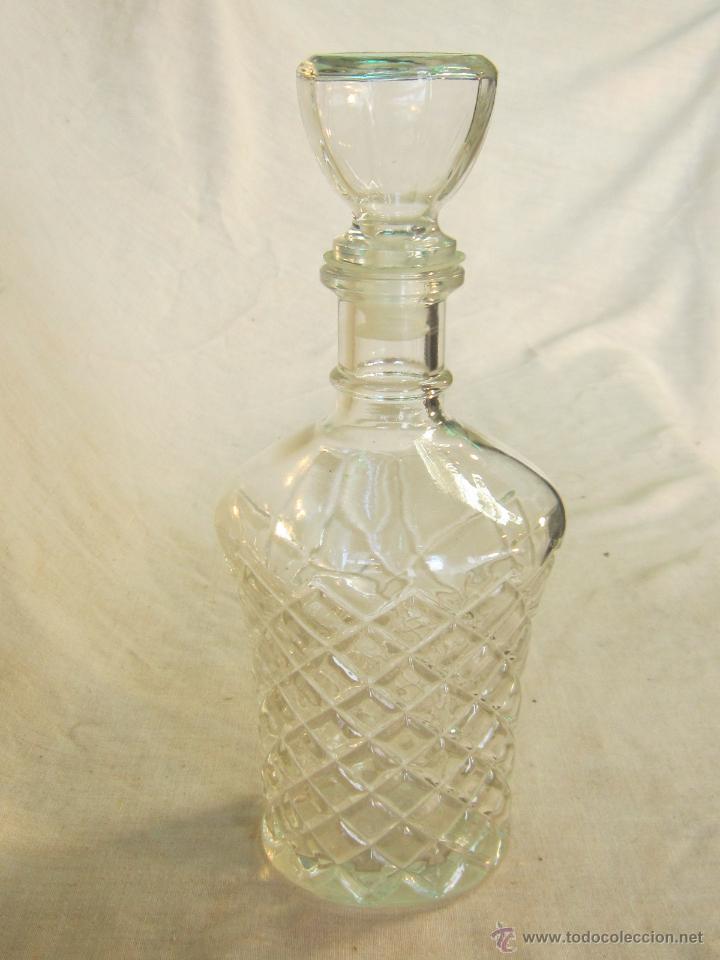 Antig&uuml;edades: BOTELLA DE LICOR TALLADA - Foto 1