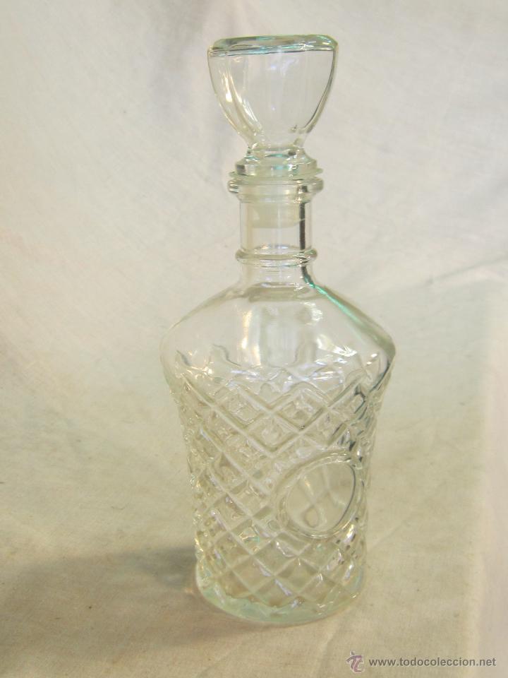 Antig&uuml;edades: BOTELLA DE LICOR TALLADA - Foto 2