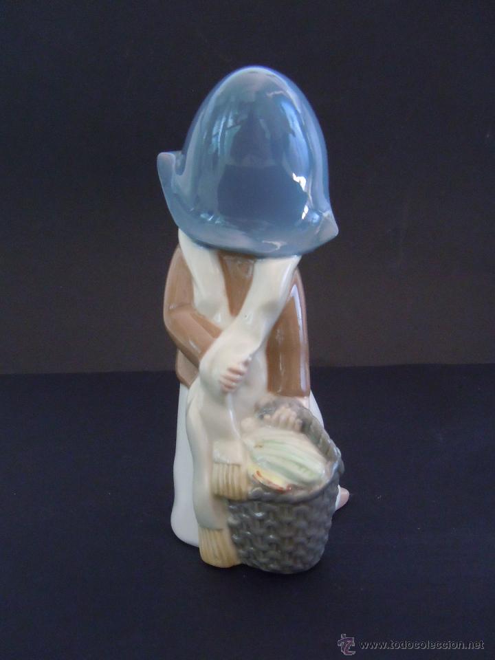 Antig&uuml;edades: FIGURA NI&Ntilde;O CON CESTITO - Foto 3