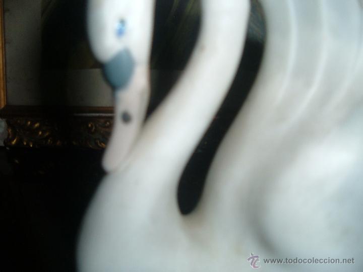 Antig&uuml;edades: Cisne en biscuit - Foto 2