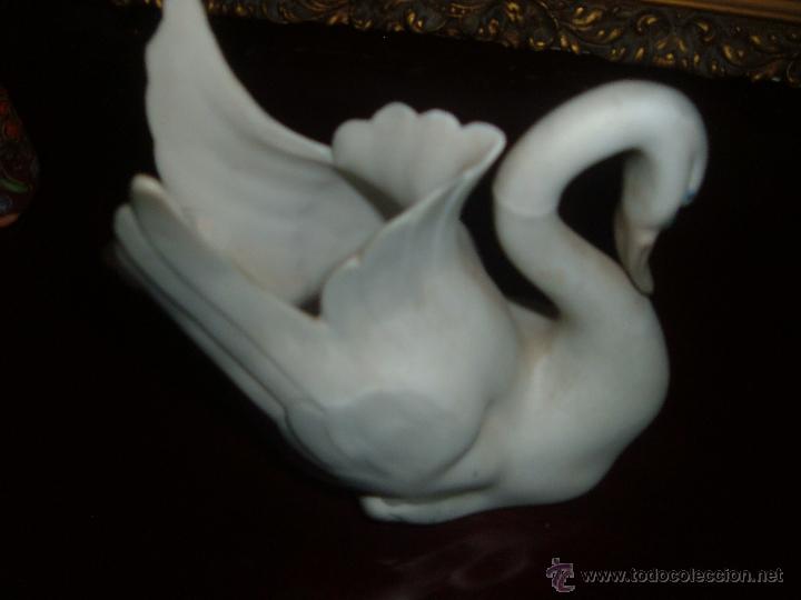 Antig&uuml;edades: Cisne en biscuit - Foto 3