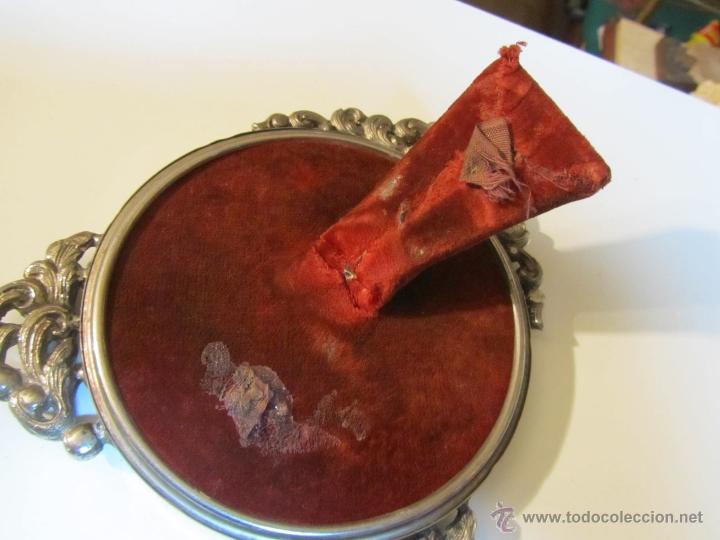 Antig&uuml;edades: Antiguo espejo de tocador de alpaca - Foto 7