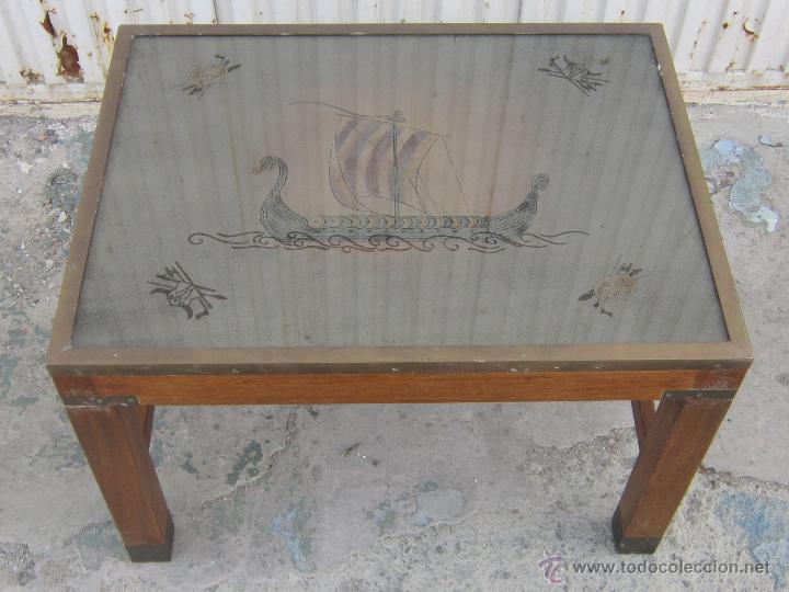 Antig&uuml;edades: MESA EN MADERA Y LATON CON TABLERO DE CRISTAL - Foto 7