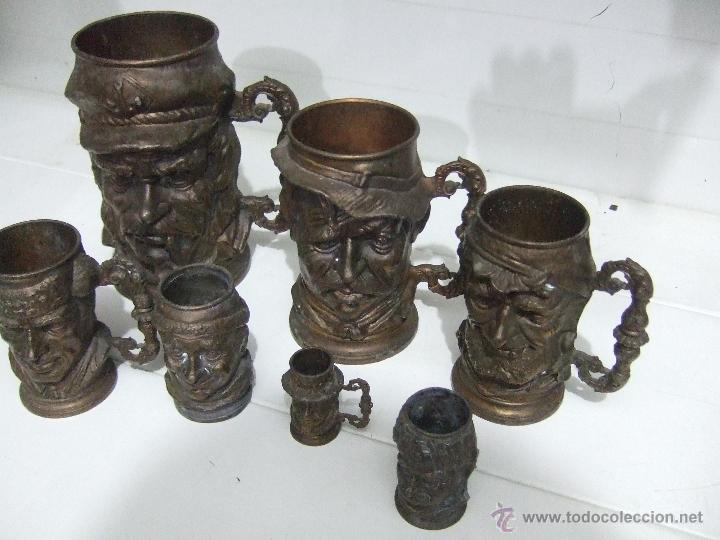 Antig&uuml;edades: CONJUNTO  DE JARRAS DE METAL - Foto 1