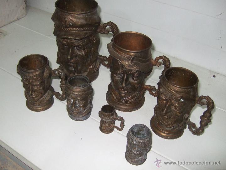 Antig&uuml;edades: CONJUNTO  DE JARRAS DE METAL - Foto 2