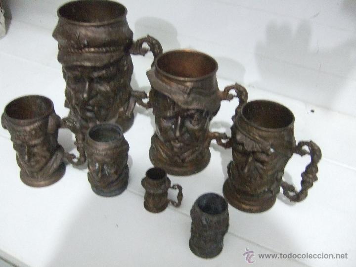 Antig&uuml;edades: CONJUNTO  DE JARRAS DE METAL - Foto 3