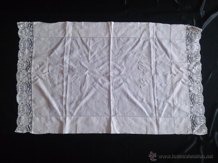 Antig&uuml;edades: Toalla con puntilla e iniciales. - Foto 1
