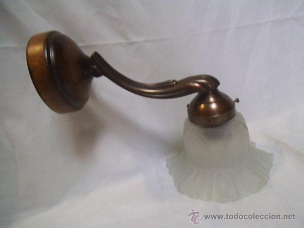 Antig&uuml;edades: APLIQUE DE BRONCE CON TULIPA DE CRISTAL - Foto 2