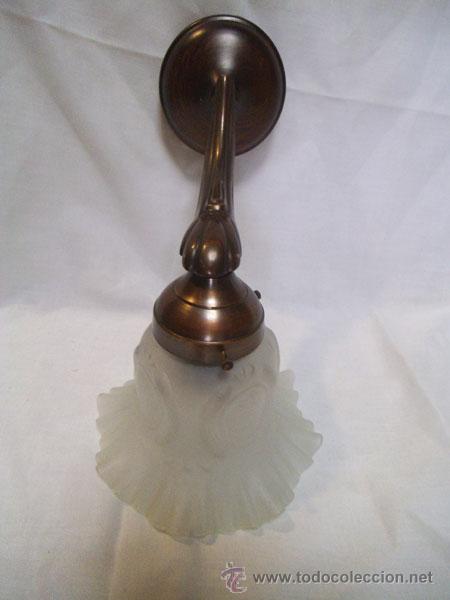 Antig&uuml;edades: APLIQUE DE BRONCE CON TULIPA DE CRISTAL - Foto 3