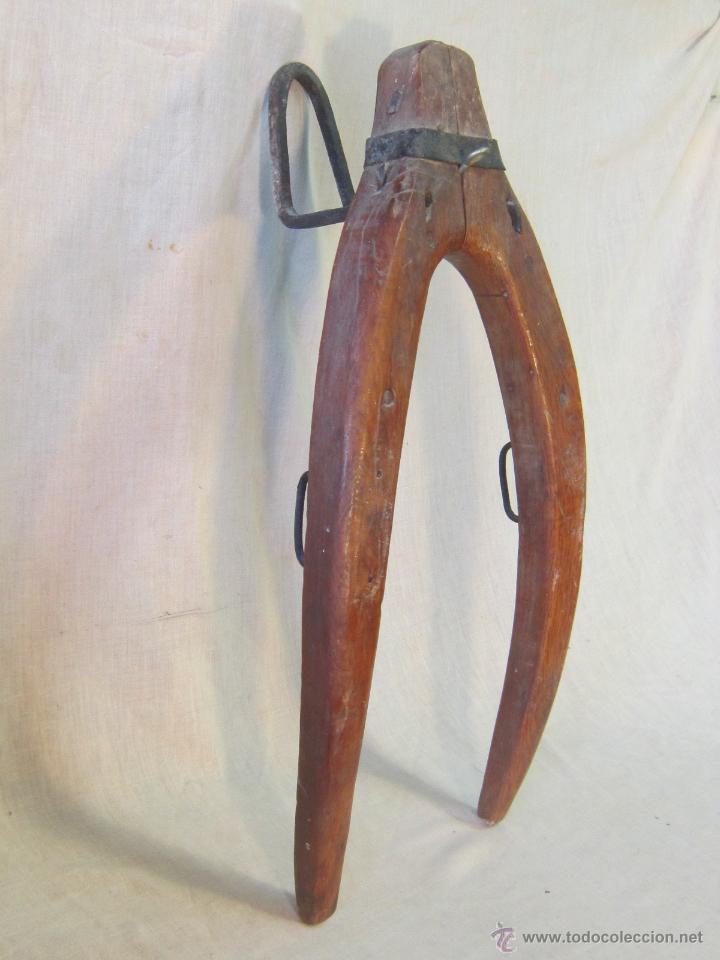 Antig&uuml;edades: ORCATE ANTIGUO EN MADERA Y HIERRO - Foto 2