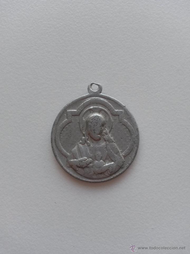Antig&uuml;edades: Medalla corazon de maria , corazon de jesus de 2,7 cms de diametro - Foto 2