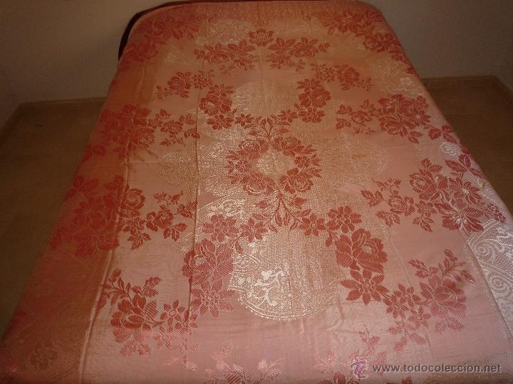 Antig&uuml;edades: ANTIGUA COLCHA ROSA, CON FLECO - Foto 2