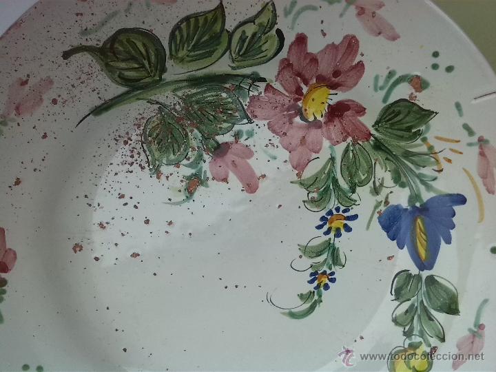 Antig&uuml;edades: viejo plato pintado a mano - Foto 2
