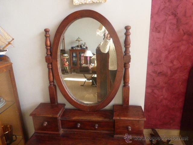 Antig&uuml;edades: COMODA TOCADOR DE MADERA CON ESPEJO OVAL. - Foto 2