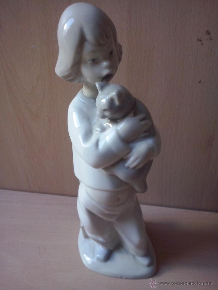 Antiques: figura ni&ntilde;a con gato. sello made in spain hand made-