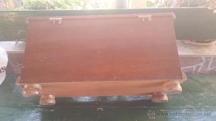 Antig&uuml;edades: baul en madera con preciosas escenas - Foto 7