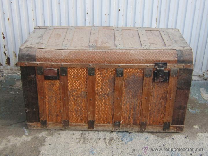 Antig&uuml;edades: BAUL ANTIGUO EN MADERA Y CHAPA - Foto 1