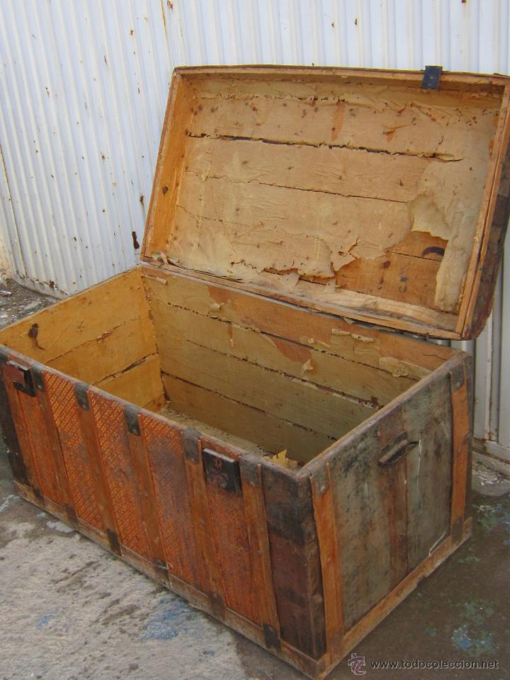 Antig&uuml;edades: BAUL ANTIGUO EN MADERA Y CHAPA - Foto 2