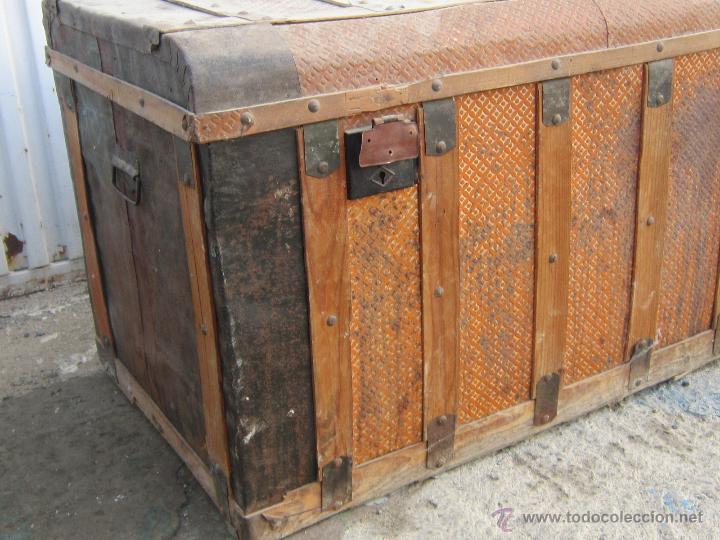 Antig&uuml;edades: BAUL ANTIGUO EN MADERA Y CHAPA - Foto 4