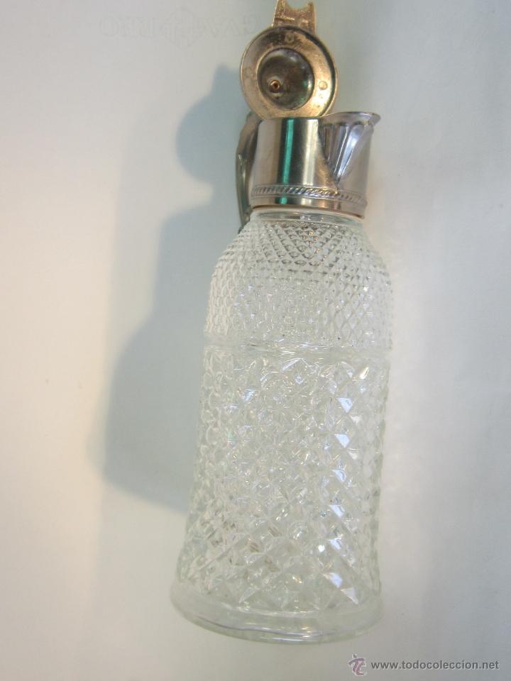 Antig&uuml;edades: BOTELLA DE CRISTAL Y METAL PLATEADO - Foto 3