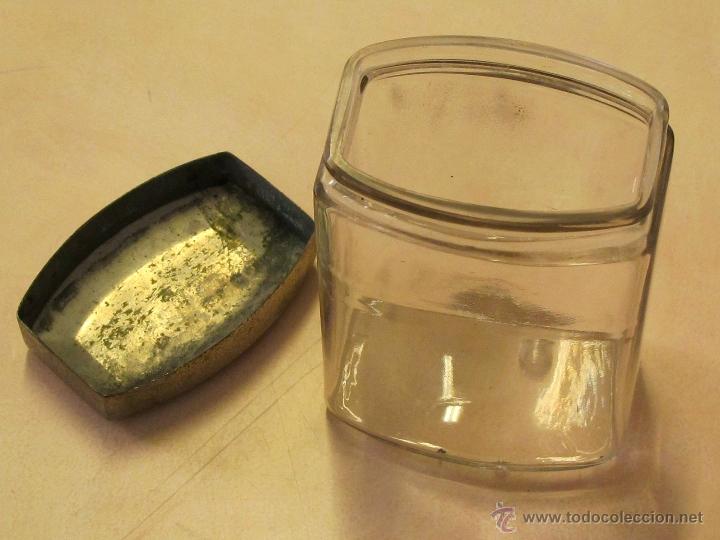 Antig&uuml;edades: Botecito de cristal con tapa de metal - Foto 1