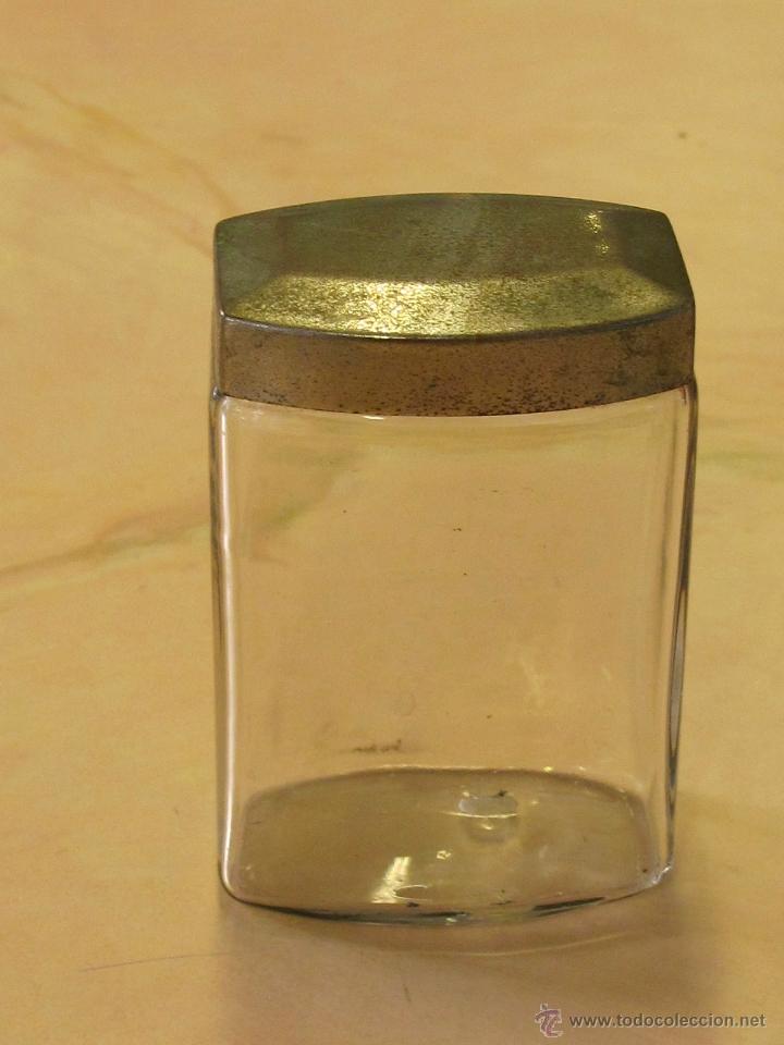Antig&uuml;edades: Botecito de cristal con tapa de metal - Foto 2