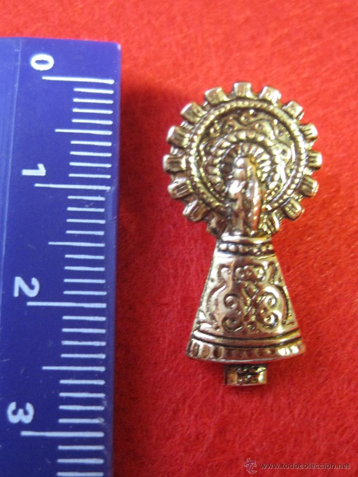 Antig&uuml;edades: Pin religioso de la Virgen del Pilar 2 - Foto 2