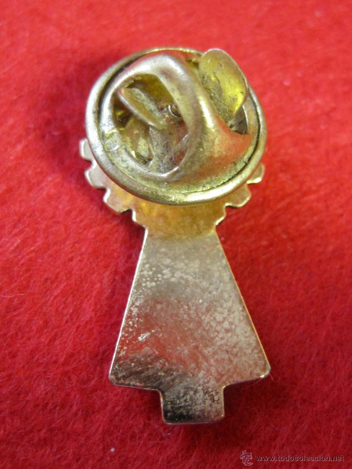 Antig&uuml;edades: Pin religioso de la Virgen del Pilar 2 - Foto 3