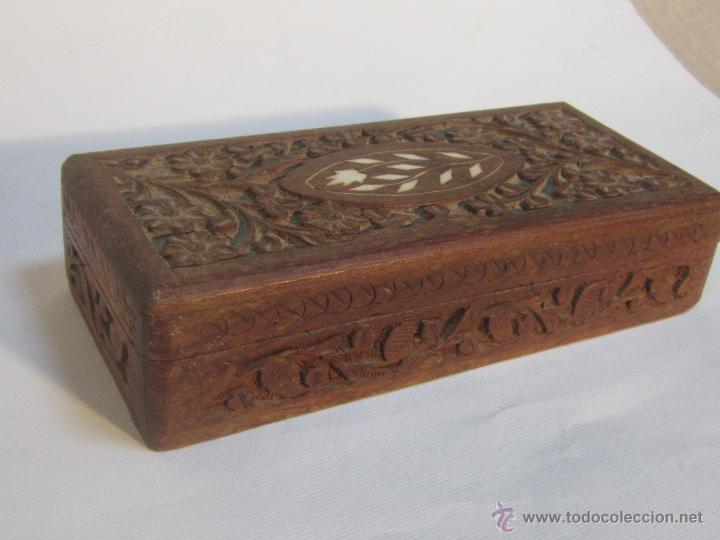 Antig&uuml;edades: CAJA EN MADERA TALLADA CON HUESO - Foto 2