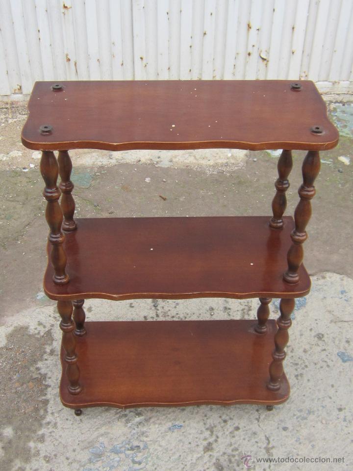 Antig&uuml;edades: REPISA DE MADERA CON 3 LEJAS - Foto 3