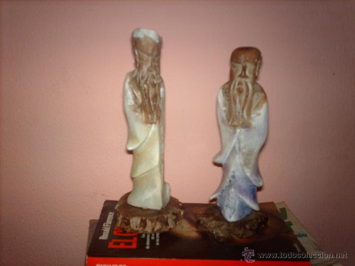 Antig&uuml;edades: Antigua Pareja china de monjes en alabastro