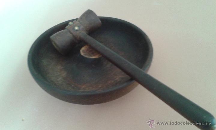 Antig&uuml;edades: conjunto de morteros de madera y tachuelas - Foto 2