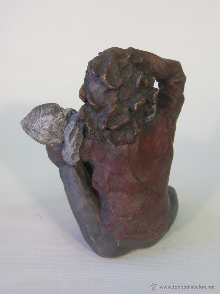 Antig&uuml;edades: FIGURA EN RESINA FIRMADA - Foto 2