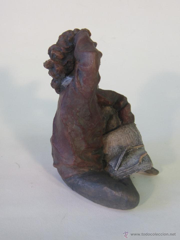 Antig&uuml;edades: FIGURA EN RESINA FIRMADA - Foto 3
