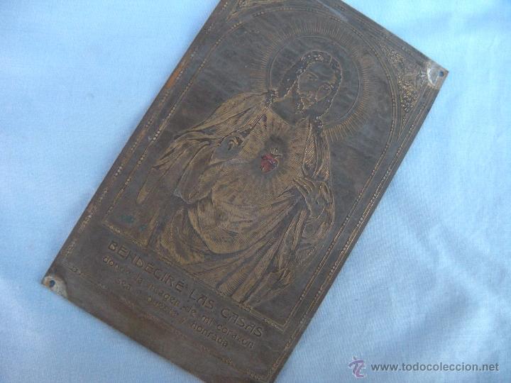 Antig&uuml;edades: ANTIGUA CHAPA DE BRONCE CORAZ&Oacute;N DE JES&Uacute;S - Foto 3
