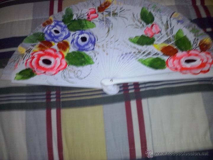 Antig&uuml;edades: abanico en madera pintado a mano - Foto 2