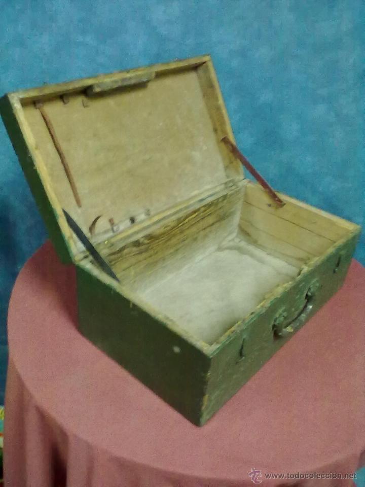 Antig&uuml;edades: MALETA MADERA. - Foto 2