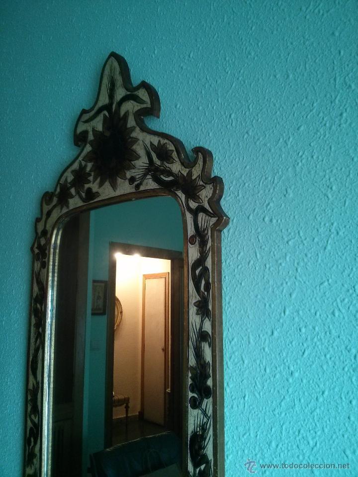Antig&uuml;edades: Espejo con marco de madera decorado - Foto 2
