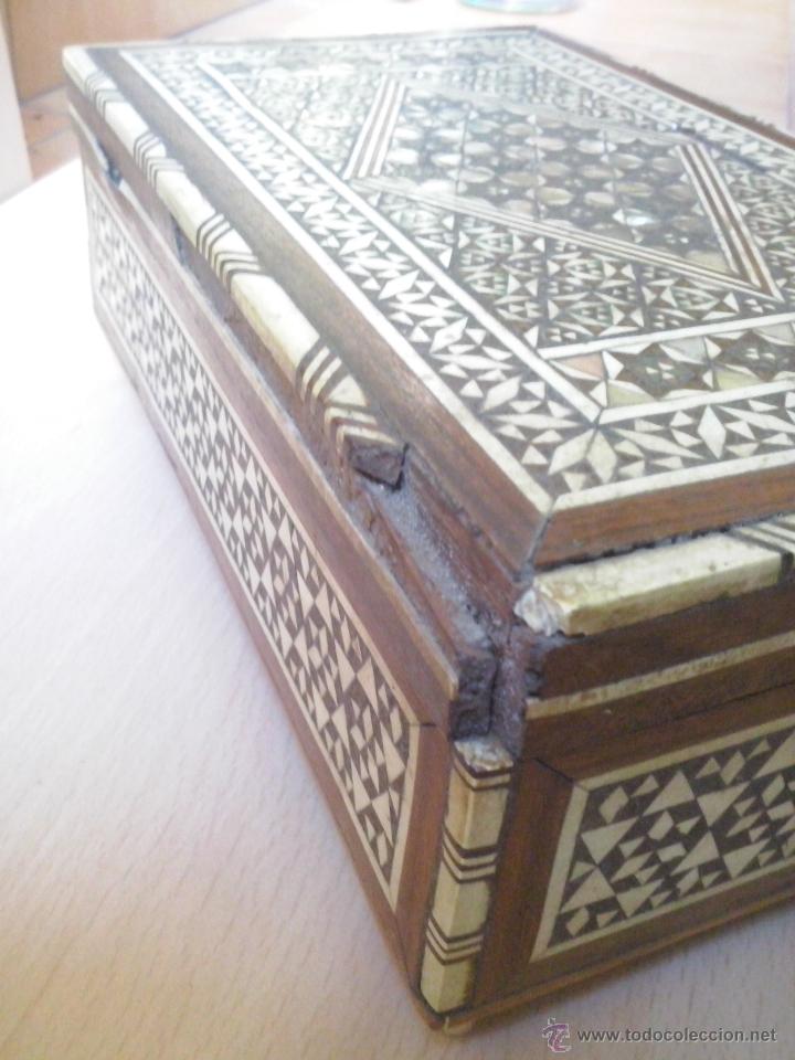 Antig&uuml;edades: caja de taracea de hueso y nacar - Foto 6