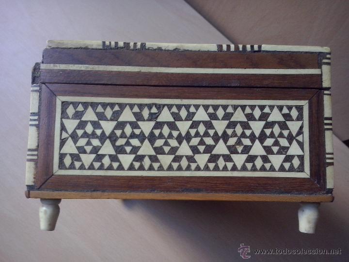 Antig&uuml;edades: caja de taracea de hueso y nacar - Foto 7