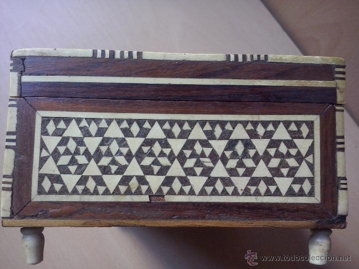 Antig&uuml;edades: caja de taracea de hueso y nacar - Foto 8