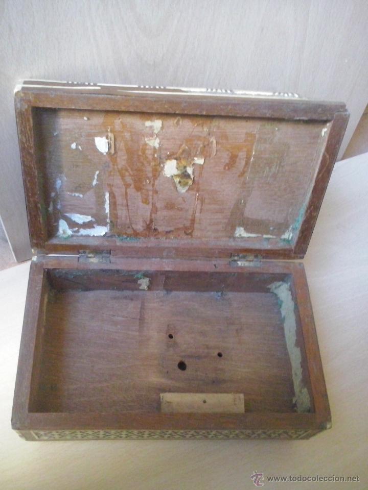 Antig&uuml;edades: caja de taracea de hueso y nacar - Foto 10