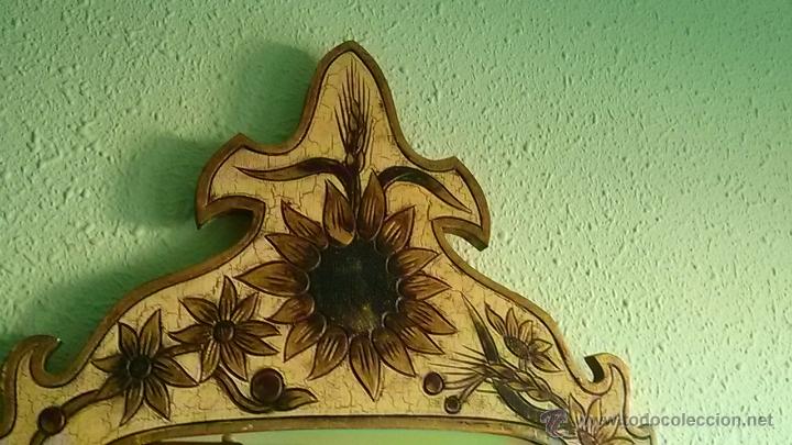 Antig&uuml;edades: Espejo con marco de madera decorado - Foto 3