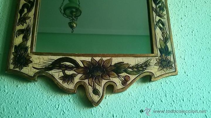 Antig&uuml;edades: Espejo con marco de madera decorado - Foto 4